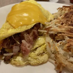 Corned beef hash omelet