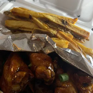 Bourbon wings Hand Cut Fries