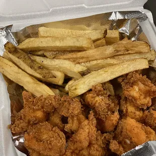 food, chicken wings and fried chicken