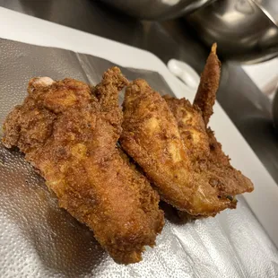 food, chicken wings and fried chicken