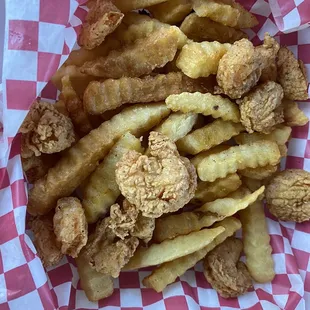 Kid&apos;s shrimp with fries