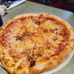 Garlic and cheese pizza