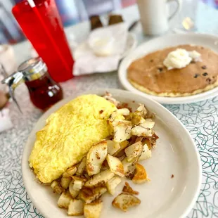 TAB omelette - turkey, avocado, and bacon omelette. Very distinct flavors - absolutely delicious!