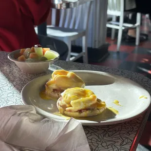 Traditional eggs benedict