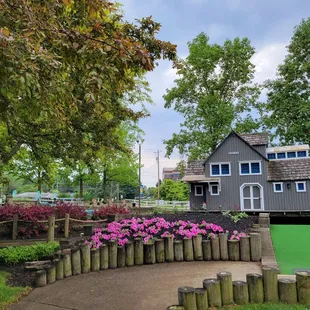 Mini golf course