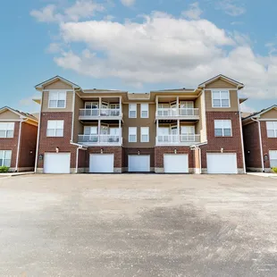 Exterior apartment building at Westhaven Luxury Apartments