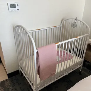 Crib provided!!