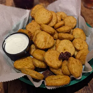 a basket of crackers and dip