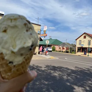 a hand holding an ice cream cone