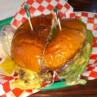Quesó, Jalapeño and onion burger