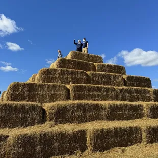 Straw mountain
