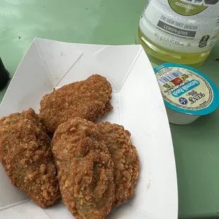 a plate of fried chicken and a bottle of zero