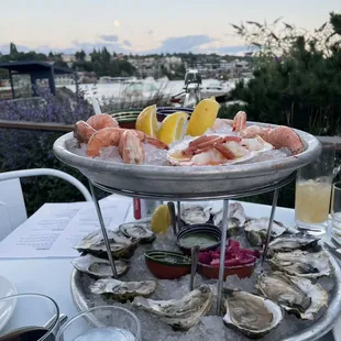 Seafood tower, small