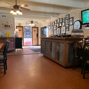 ows the bar and dining area