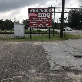 ows a sign for a bbq