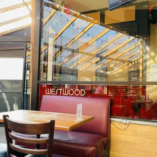 Relaxing oasis feeling with the large, enclosed skylight patio area