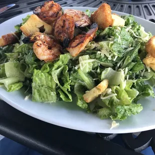 Cesar salad with shrimp