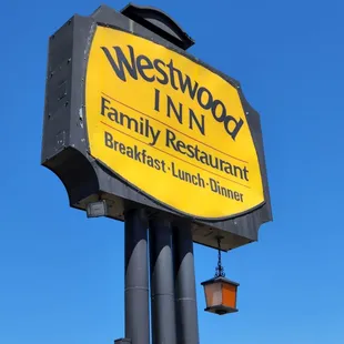 the sign for the restaurant