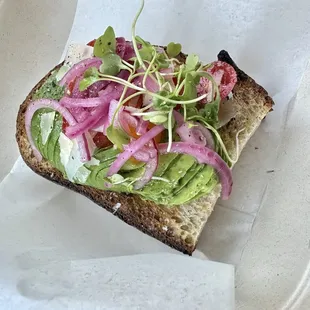Lunch break at Westy's. Avocado toast and some fresh green juice. Delicious!