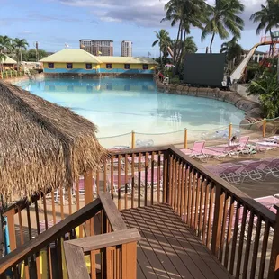 Power is out at the water park and it's only 350pm park closes at 7pm cmon *10/19/24