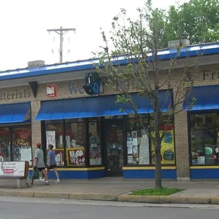 The front of Wet Paint, located at the corner of Grand &amp; Cambridge (2 blocks west of Snelling) in Saint Paul, MN.