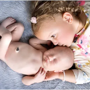 Siblings - Newborn and sister