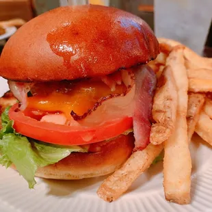 Kids cheeseburger w/bacon