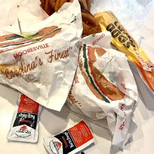 ows a sandwich, onion rings, and other snacks