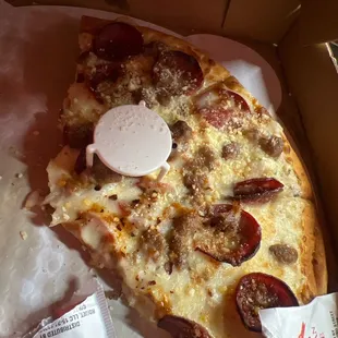 Nice thick pepperoni....photo shows cold pizza. When I picked it up it was nice and got and melty‍