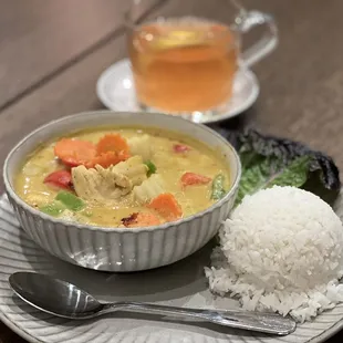 Yellow curry with chicken