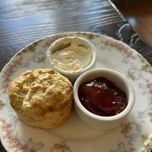 scone with clotted cream and preserves