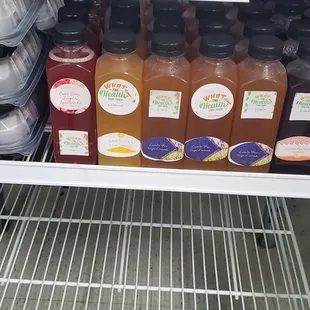 Grab and go Items at the memphis kitchen co-op marketplace. Raw Sugar Lemonades and Jack fruit plates to go