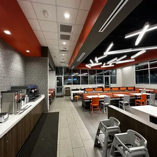 View of the dining room with fountain drink and other beverages counter.