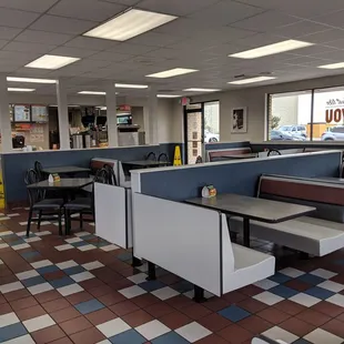 the inside of a fast food restaurant