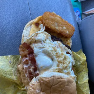Burger off bun.. forgot order of hash browns