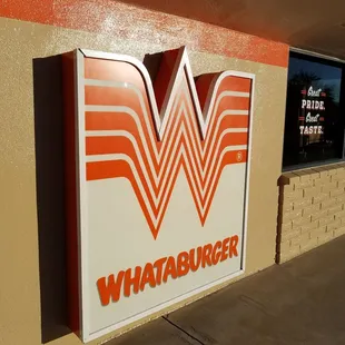 a sign for whataburger