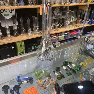 Great selection of water pipes. Ryan is super-helpful and nice!