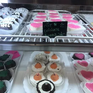 So many delicious baked goods! I will be back to taste a different one.