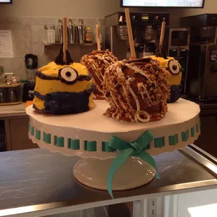 Minion Carmel apples