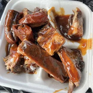 3 meat combo $25 cash only. Hot links, rib tips, ribs