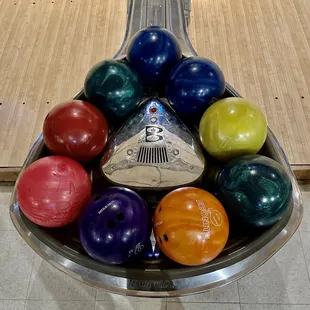 Full rack of balls from two parties