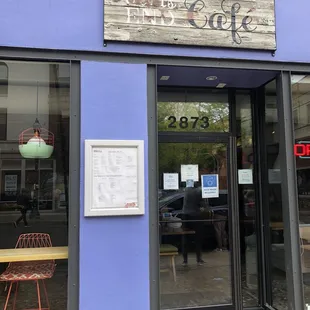Wheats End Cafe store front.