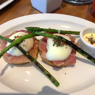 Prosciutto Benedict