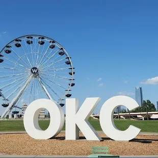 Great shot of the ferris wheel and skyline