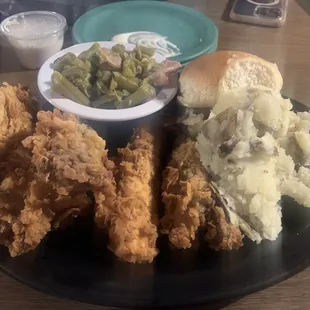 Steak fingers, mashed potatoes, rolls and green beans. Wow.