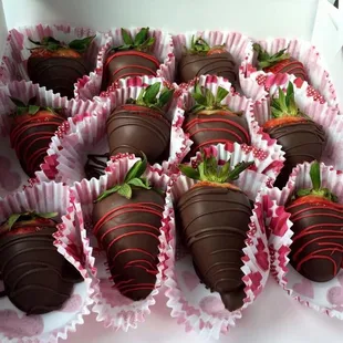 Chocolate Dipped Strawberries for Valentines Day