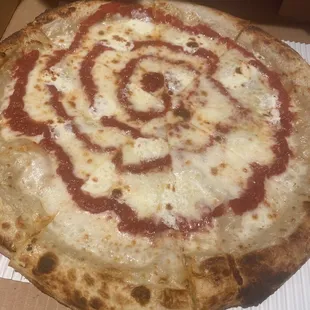 3 cheese pizza! It was really good. Dough isn&apos;t too thick or thin. Love the swirls