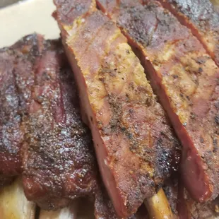 The hubs says these ribs are EXCELLENT!  And he is a rib snob.