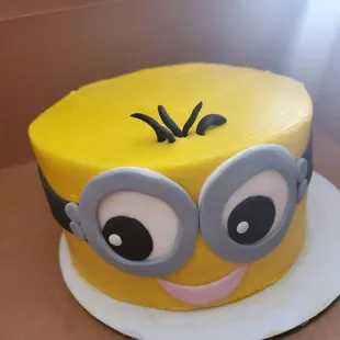 MINION BUTTERCREAM CAKE