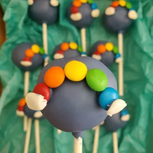 OREO CAKE POP RAINBOW DECOR